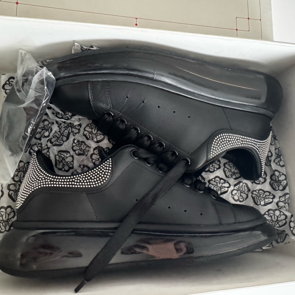 Unisex Alexander McQueen oversize black sneakers